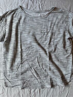 Old Navy Black & White Striped Crewneck Tee